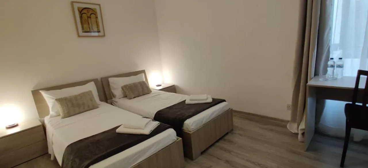 ゲストハウス Lovely 4 Bedroom, 3 Bathroom, Maisonette With Terraces. Is-Swieqi