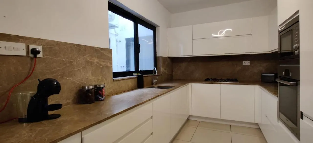 Lovely 4 Bedroom, 3 Bathroom, Maisonette With Terraces. Is-Swieqi Guest house