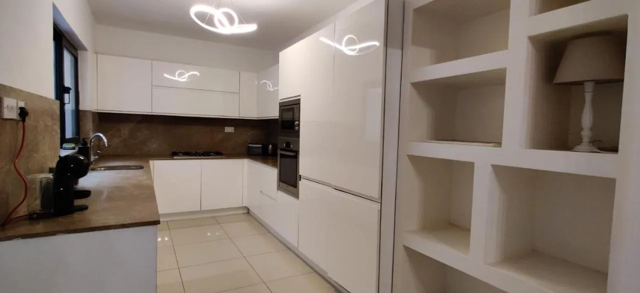 Lovely 4 Bedroom, 3 Bathroom, Maisonette With Terraces. Is-Swieqi 0*,