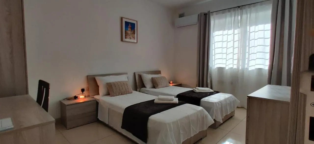 Lovely 4 Bedroom, 3 Bathroom, Maisonette With Terraces. Is-Swieqi マルタ
