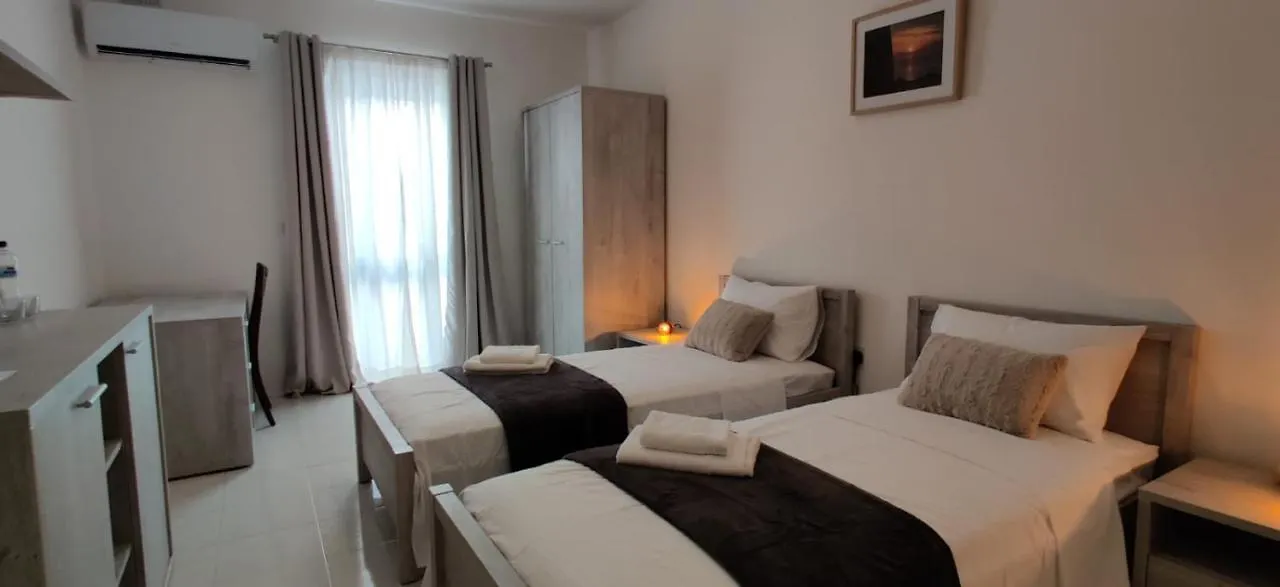 Lovely 4 Bedroom, 3 Bathroom, Maisonette With Terraces. Is-Swieqi ゲストハウス