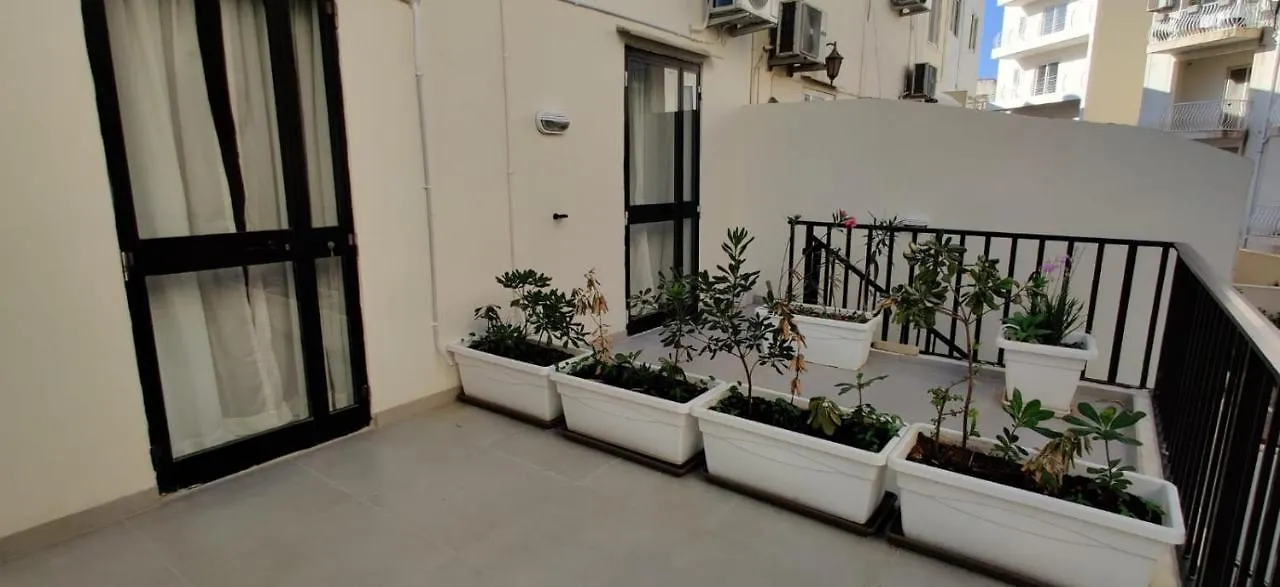 Guest house Lovely 4 Bedroom, 3 Bathroom, Maisonette With Terraces. Is-Swieqi Malta