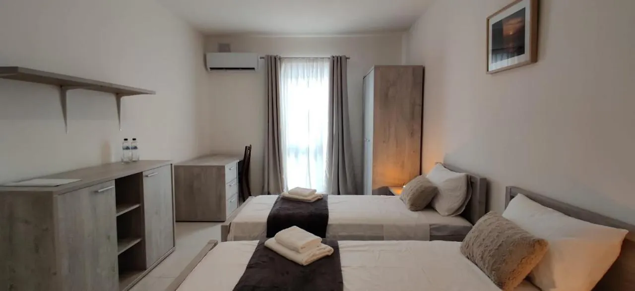 Lovely 4 Bedroom, 3 Bathroom, Maisonette With Terraces. Is-Swieqi Guest house