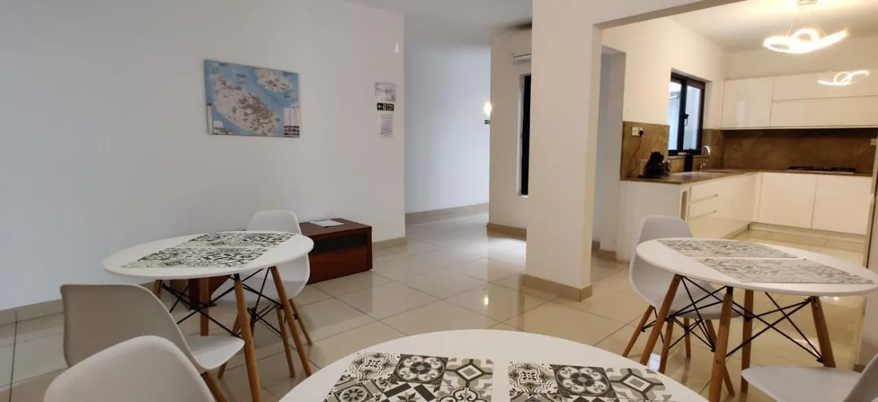 Lovely 4 Bedroom, 3 Bathroom, Maisonette With Terraces. contacts